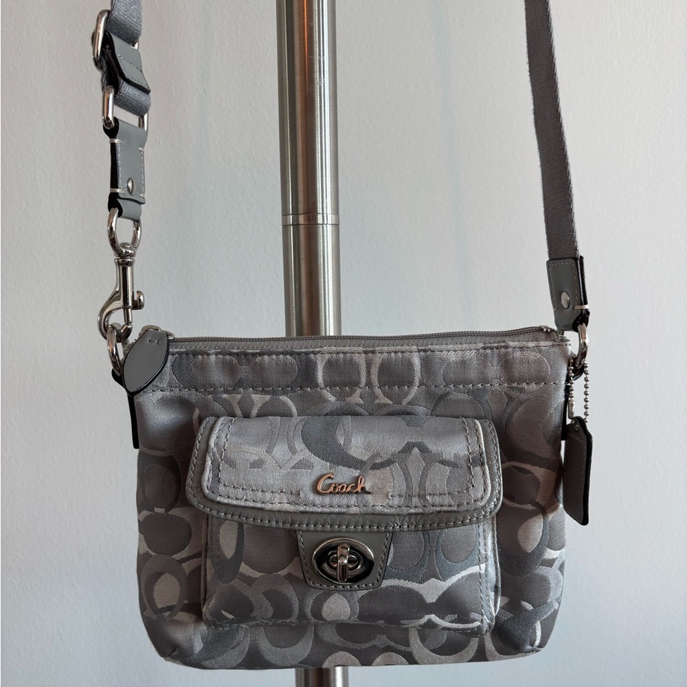EUC Vintage Coach Grey Jacquard Penelope Turnlock Swingpack Crossbody Y2K